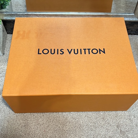 LOUIS VUITTON EPI MATCH UP SNEAKERS WHITE size 7 TV $1200 - Picture 6 of 8